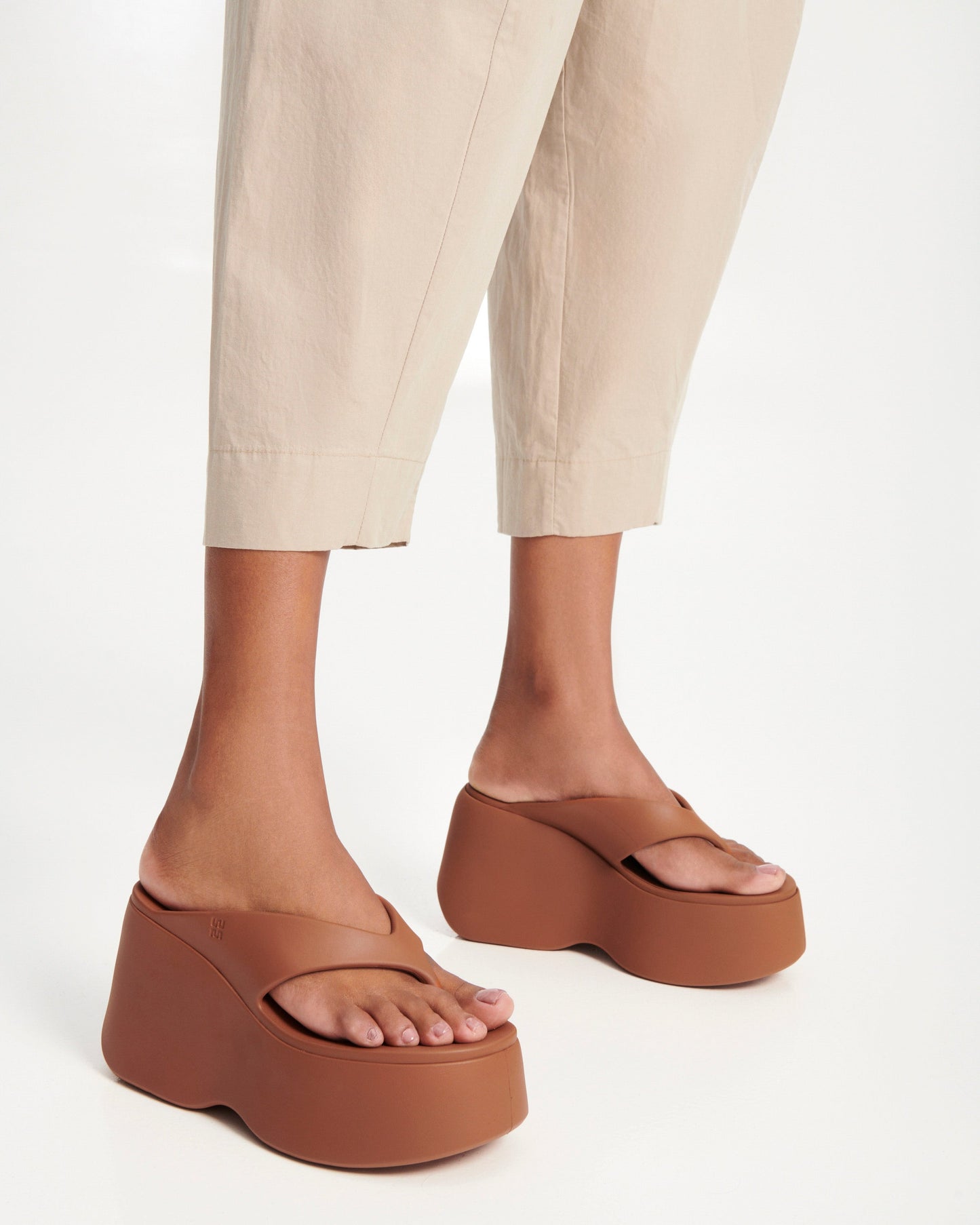 MELISSA FREE THONG WEDGE AD