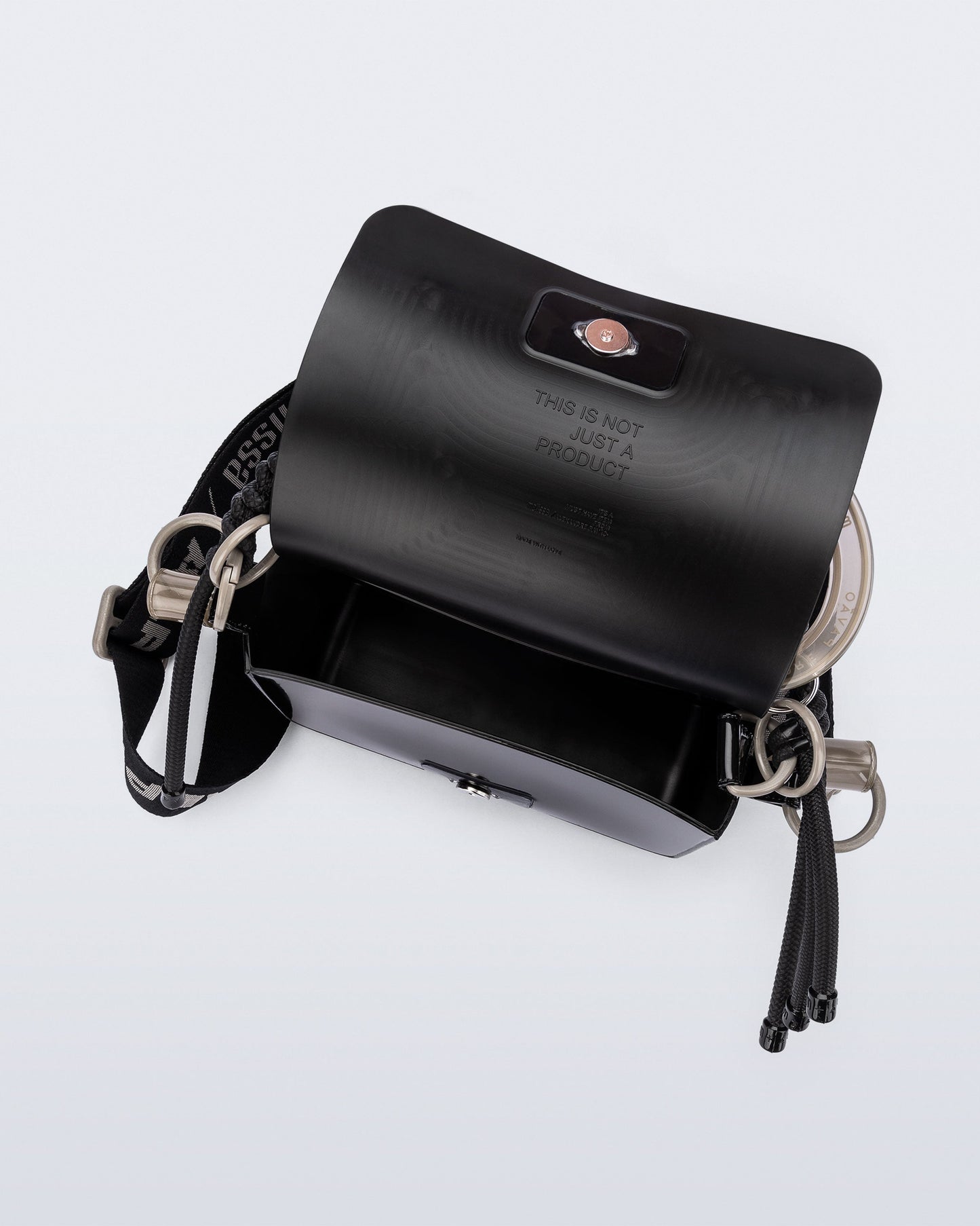 MELISSA OLGA BAG + ALEXANDRE PAVAO