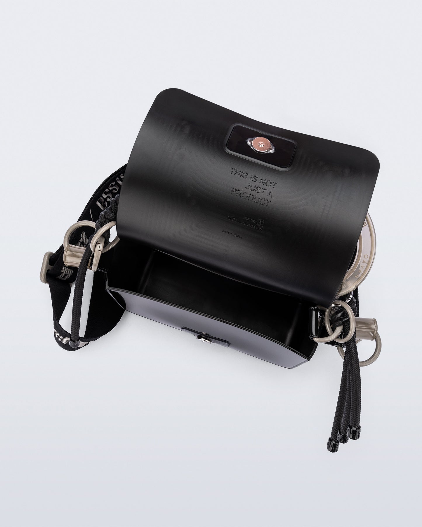 MELISSA NINA BAG + ALEXANDRE PAVÃO