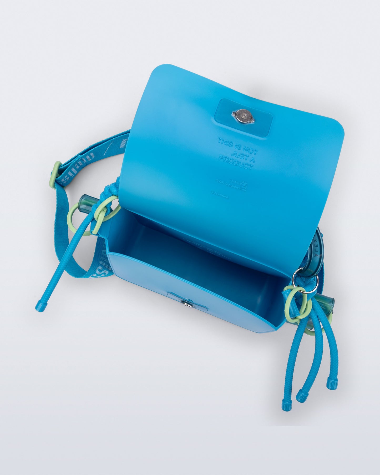 MELISSA NINA BAG + ALEXANDRE PAVÃO